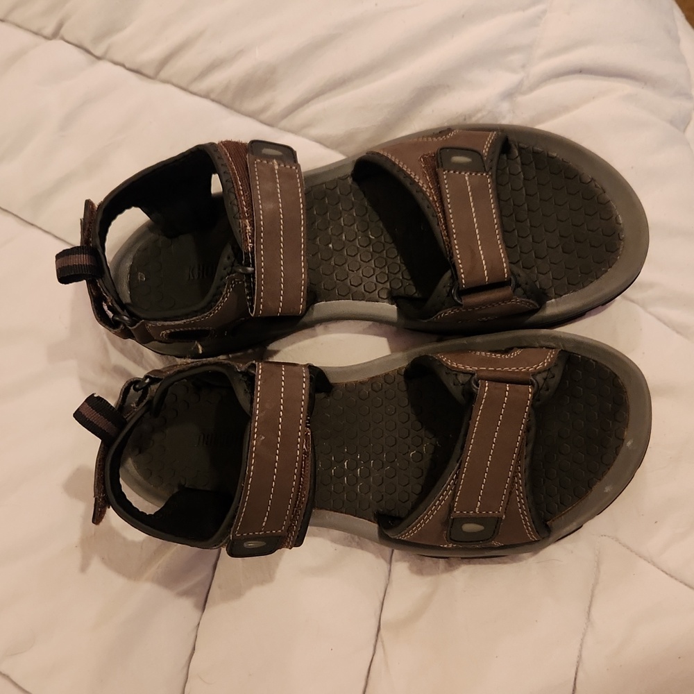 Khombu mens sandals
